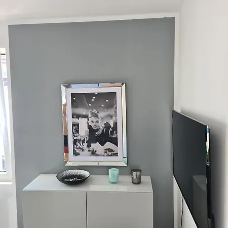 Schoene 2 City, Netflix &prime