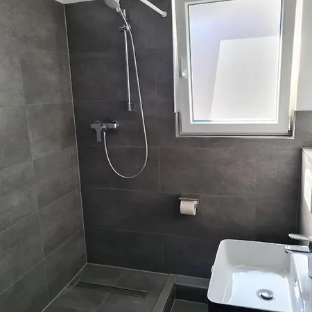 Schoene 2 City, Netflix &prime * كريفيلد