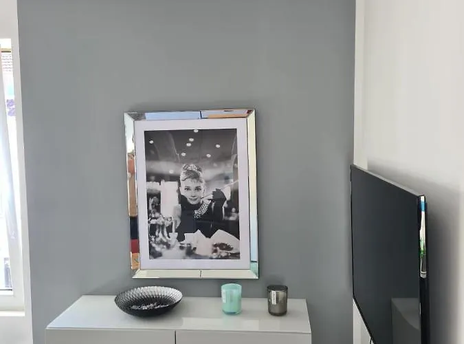 Schoene 2 City, Netflix &prime